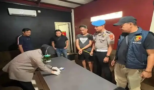 Mantan Polisi Berseragam PDL Pungli Sopir Truk di Lubuk Linggau, Viral dan Positif Narkoba!