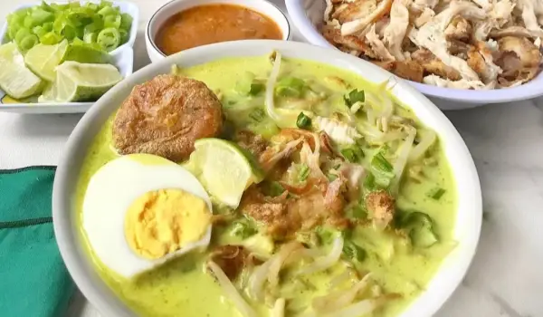 Ilustrasi Soto Kuah Santan.
