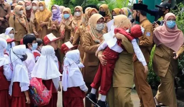 Kabar Baik untuk ASN, Menteri PANRB Beri Fleksibilitas Kerja untuk Antar Anak di Hari Pertama Sekolah