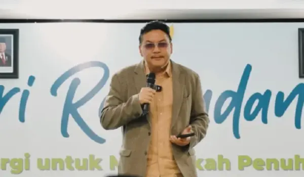 Buku puisi esai karya Sastrawan Indonesia, Denny JA mencetak sejarah baru dalam dunia literasi nasi