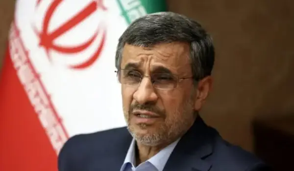 Ahmadinejad Bantah Laporan NYT Soal Rekrutmen Mossad