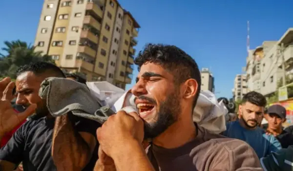 Warga Palestina berduka.