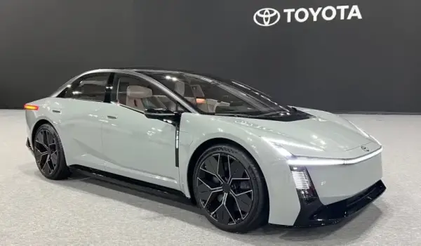 Toyota Corolla Versi Terbaru.