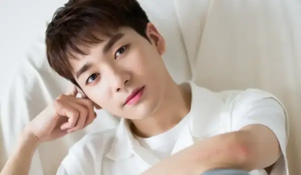 Aron, mantan anggota boy grup NU'EST.