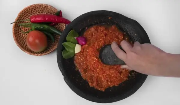 Mengulek Sambal Setiap Hari? Hati-hati Bisa Sebabkan Saraf Kejepit!