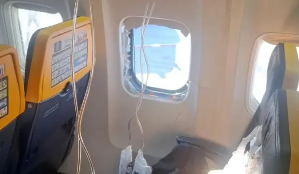 Travel Aman atau Tidak? Ryanair Klaim Boeing 737 Tetap Teraman, Meski Penumpang Nyaris Tersedot