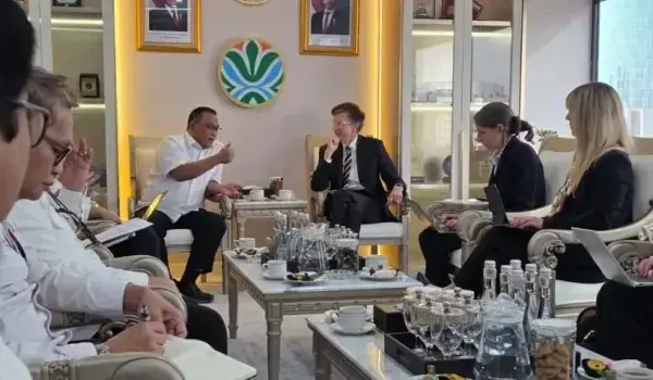 Pertemuan Menteri Lingkungan Hidup Jumhur Hidayat dengan delegasi dari enam lembaga investor yang dipimpin Chairman of the Board of the U.S.- Indonesia Society Duta Besar Robert O. Blake Jr.