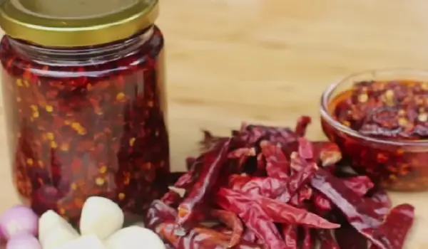 Resep Chili Oil Rumahan: Pedas, Gurih, dan Bikin Masakan Makin Menggoda