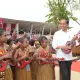 Lantunan Musik Ukulele Sambut Kehadiran Presiden Jokowi di Kawasan Pantai Semau