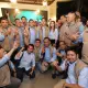 Ketua REPNAS SULSEL Yasir Machmud mengenakan Rompi ke Gibran di Acara Pelantikan bertempat di The Icon