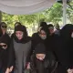 Usai Tegar Jalani Prosesi, Olla Ramlan Jatuh Pingsan Saat Tabur Bunga Untuk Ibunda