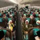 Perhatikan! Ini Hal yang Dianjurkan dan Dilarang Jemaah Haji Selama Penerbangan di Pesawat