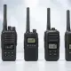 Ilustrasi walkie talkie jarak jauh yang banyak digunakan untuk kebutuhan usaha, keamanan, event, restoran, hingga aktivitas luar ruangan.