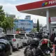 ilustrasi antrian bbm