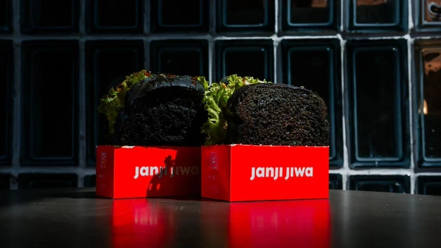 Berani Coba? Black Toast Series dari Jiwa Toast, Roti Hitam dengan Rasa Pedas Manis ala Korea yang Bikin Nagih!