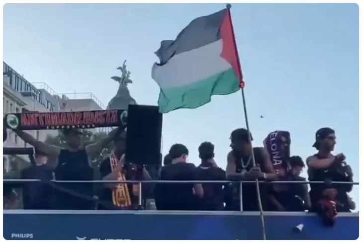 Lamine Yamal Kibarkan Bendera Palestina saat Pesta Juara Barcelona