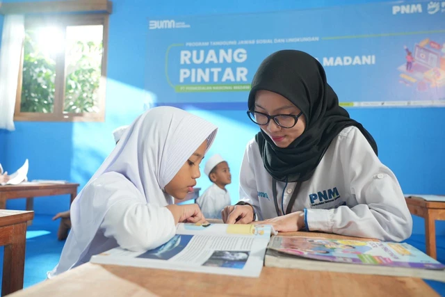 PNM Salurkan Beasiswa untuk 4.058 Anak Nasabah dan Hadirkan 160 Ruang Pintar demi Pendidikan yang Merata