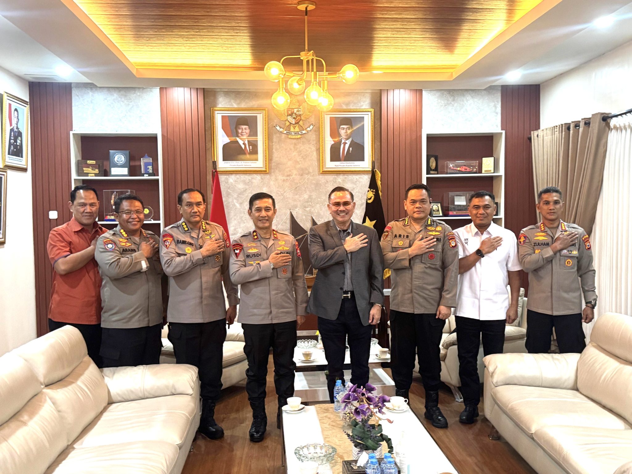Menjalin sinergitas dan hubungan baik dengan Kapolda Sulsel dan PJU sebagai bahagian menjaga keamanan.