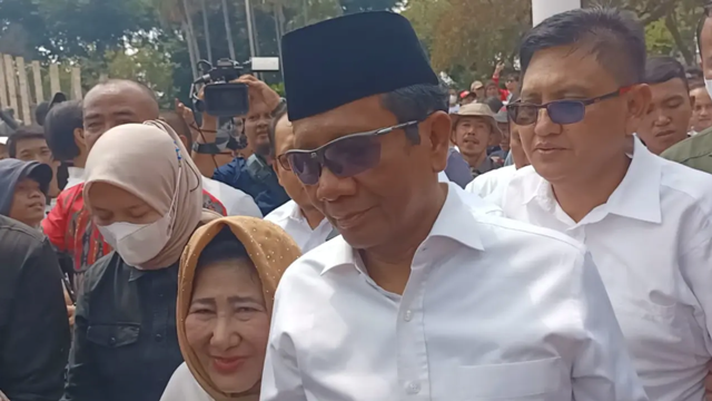 Mahfud Md Menggunakan Baju Putih yang Disiapkan 5 Tahun Lalu Saat Mendadak Gagal Jadi Cawapres